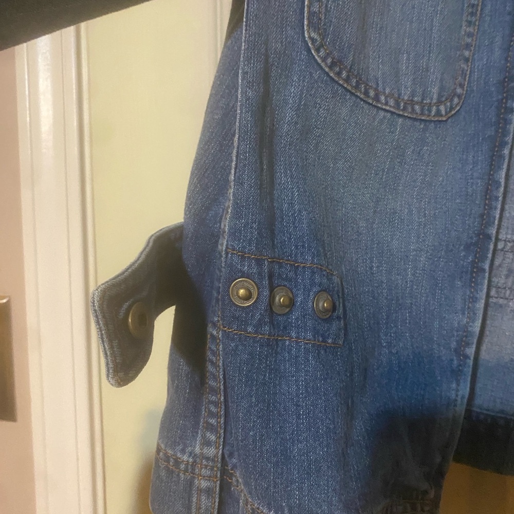 Stylish Blue Denim Jacket - Picture 5 of 6